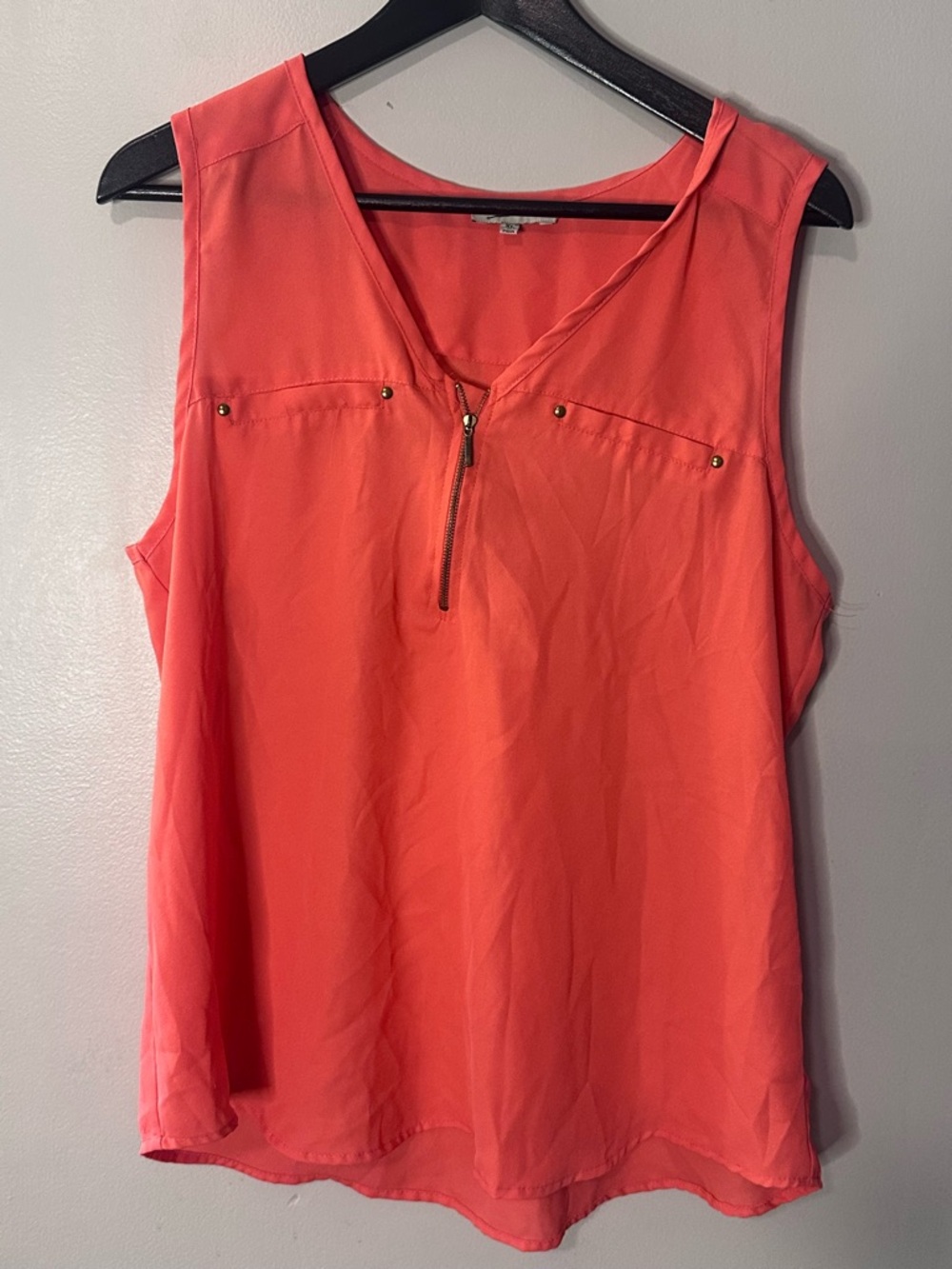 Mileage Sleeveless Coral Zip-Front Women's Top, XL